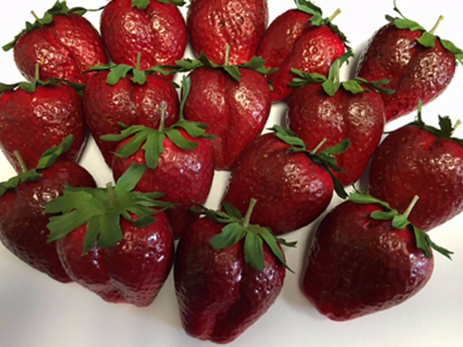 Artificial Large Strawberry, Bag Of 16 Decorative Fake Fruit Fake Strawberries